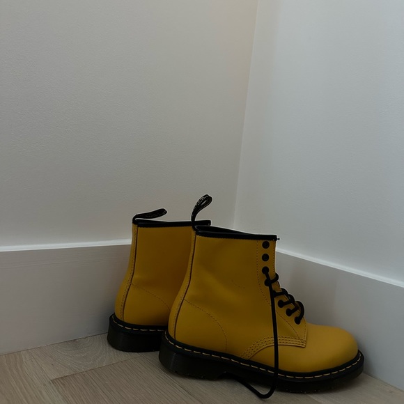 Dr. Martens 1460 Smooth Boots (yellow) - Picture 2 of 5